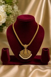 lakshmi-aura-pendant-necklace-img-1