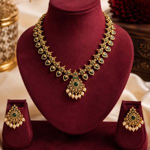 Emerald Green Traditional Necklace Set Hover Image